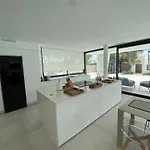 Mas Del Cullou, Moderne In Andalusien, In Der Naehe Vom Appartement